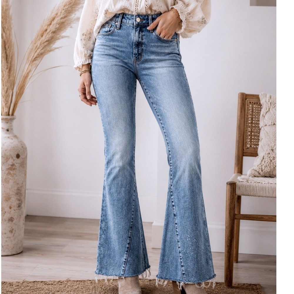 Old Navy Extra High Rise Flare‎ Jeans Medium Wash Raw Hem Blue Womens Size 4 27